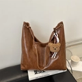 Grand sac cabas marron foncé minimaliste avec pendentif ours en peluche chic - Avec Pendentif / Marron