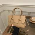 Stijlvolle kaki tote bag van kunstleer met stevige handvatten en schouderband - Khaki