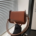 Borsa a spalla marrone vintage con trama a onde e nodi in luce naturale chiara - Marrone