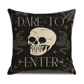 Schwarzer Leinen-Kissenbezug mit weißem Totenkopf und Dare To Enter Halloween-Aufdruck - Totenkopf & Schlange Stil (YMW36-2)
