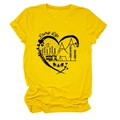 Λεπτομέρεια κίτρινου Camp Life T-shirt με γραφικό σχέδιο κάμπινγκ σε σχήμα καρδιάς - S / Tops / Κίτρινο
