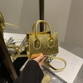 Mini borsa a tracolla oro metallizzato con motivo trapuntato e manico elegante - Piccola borsa quadrata trapuntata oro metallizzato / Oro
