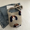 Plüschige graue Beuteltasche mit süßem Welpenmuster und weichem Kunstfell-Schultergurt - Hund