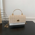 Beige geflochtene Strohtasche und weißes Leder mit goldenem Metallringgriff - Weiß