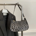 Bolso de hombro chic con estampado de leopardo, cremallera dorada y correa delgada - Leopardo Negro
