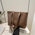 Bolso tote minimalista marrón oscuro de gran capacidad con bolsillo frontal y cuero PU - Marrón
