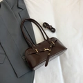 Borsa a mano in ecopelle marrone scuro con finiture dorate e tracolla regolabile - Marrone
