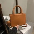 Sac à main rectangulaire en cuir marron avec poignées et mini porte-monnaie assorti - Marron