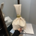 Sac seau plissé crème chic avec boucle anneau en métal doré pour femme - Blanc