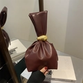 Sac seau bordeaux vintage plissé en cuir brillant avec fermoir galet doré élégant - Bordeaux