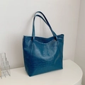 Pauwblauwe shopper met krokodillenreliëf, grote capaciteit en lange schouderbanden - Blauw