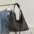 Bolso tote grande con estampado de leopardo y correas de cuero negro para mujer - Negro