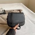 Bolso de hombro tipo silla de montar en piel sintética negra mate con logo impreso - Negro