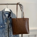 Vintage σκούρα καφέ τσάντα tote με ανάγλυφη υφή και μακριά λουράκια ώμου για γυναίκες - Καφέ
