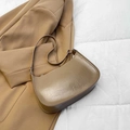 Bolso de hombro marrón elegante en cuero encerado vintage con correa delgada - Caqui