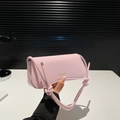 Borsa a tracolla alla moda in pelle rosa chiaro con tracolla a nodo e scritte dorate - Rosa