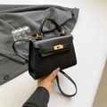 Borsa a mano squadrata nera minimalista con inserto glitter e chiusura dorata - Nero