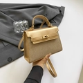 Elegante borsa dorata con trama glitterata e design classico con manico superiore - Oro