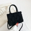 Bolso cuadrado acolchado negro con diseño de flecos y asas dobles elegantes - Negro