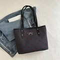 Borsa tote in tela blu navy con pois rossi e decorazione a fiocco argento - Pois