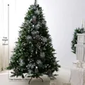 180 cm künstlicher verschneiter Weihnachtsbaum mit Kiefernzapfen und Metallfuß - 1,8m Beschneiter Baum Mit Zapfen