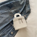 Mini Zylindertasche in Weiß aus PU-Leder mit silberner Kette und praktischem Tragegriff - Weiß