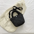 Bolso bandolera acolchado negro con botón blanco y asa fruncida de estilo retro - Negro
