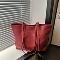 Moderne rote Shopper-Tasche mit gewebter Textur und großem Fassungsvermögen für den Alltag - Rot
