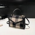 Chique geruite crossbodytas in zwart en beige tweed met gouden metalen accenten - Zwart