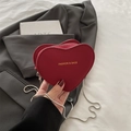 Élégant petit sac à bandoulière rouge en forme de cœur avec fine chaîne argentée - Rouge