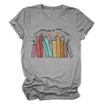 Détail d'un t-shirt gris clair avec imprimé floral de livres et citation de lecture - S / Gris Foncé (Texte Noir)