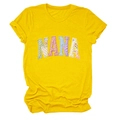 Détail de l'applique patchwork Nana sur t-shirt jaune à manches courtes et motifs - Jaune