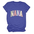 Détail des lettres patchwork Nana sur un T-shirt à manches courtes bleu foncé - Bleu Vintage