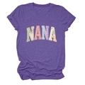 Détail du lettrage patchwork Nana sur un t-shirt violet à manches courtes et col rond - Violet
