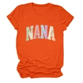 Détail du t-shirt orange avec lettres 'NANA' en patchwork et col rond pour femme - Orange