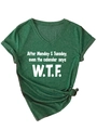 Détail d'un t-shirt col en V vert foncé avec slogan W.T.F. et nœud élégant à la base - S / Vert Vintage (Police Blanche)