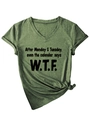 Détail d'un t-shirt col V vert foncé avec motif graphique et nœud latéral élégant sur le bas - S / Vert Olive (Police Noire)
