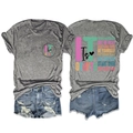 Dettaglio della maglietta grigia con scritte e pantaloncini di denim strappati set - S / Grigio scuro (Stampa nera)