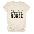 Dettaglio della stampa Registered Nurse su una t-shirt in cotone beige a girocollo - S / Sabbia (Testo Nero)