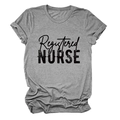 Dettaglio della stampa Registered Nurse su una t-shirt grigio melange in cotone - S / Grigio Scuro (Testo Nero)