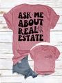 Vue détaillée du t-shirt rouge chiné avec des motifs et slogans d'agent immobilier - Pêche (Imprimé Noir)