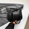 Sac hobo croissant en cuir noir à motif litchi avec fermeture éclair dorée élégante - Noir