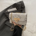 Just Star witte lederen tas met goudkleurige ketting en hartvormige bedel - Wit
