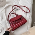 Sac bandoulière matelassé bordeaux vintage avec chaîne épaisse et boucle argentée - Rouge