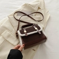 Borsa a tracolla vintage marrone scuro con bordo in pile bianco e dettagli dorati - Marrone