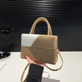 Sac bandoulière carré en patchwork blanc, kaki et vert avec texture crocodile - Kaki