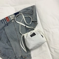 Weiße minimalistische Kordelzug-Beuteltasche aus Nylon mit verstellbarem Riemen - Weiß