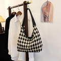 Borsa hobo in maglia a scacchi bianchi e neri alla moda per uso quotidiano - Quadri Neri e Bianchi