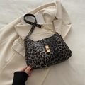 Sac à bandoulière léopard chic avec chaîne dorée et fermoir métallique carré élégant - Marron