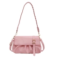 Roze minimalistische crossbody tas met stijlvol geplooid ontwerp en gouden gespdetails - Roze